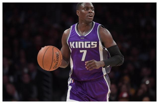 爵士险胜深圳队，拉文状态火热