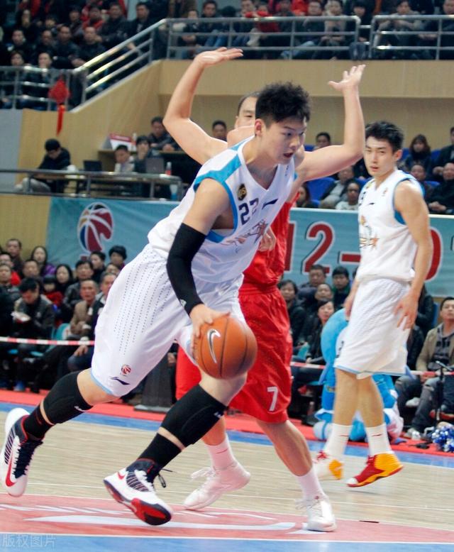 公牛翻盘灰熊，王哲林刷新纪录