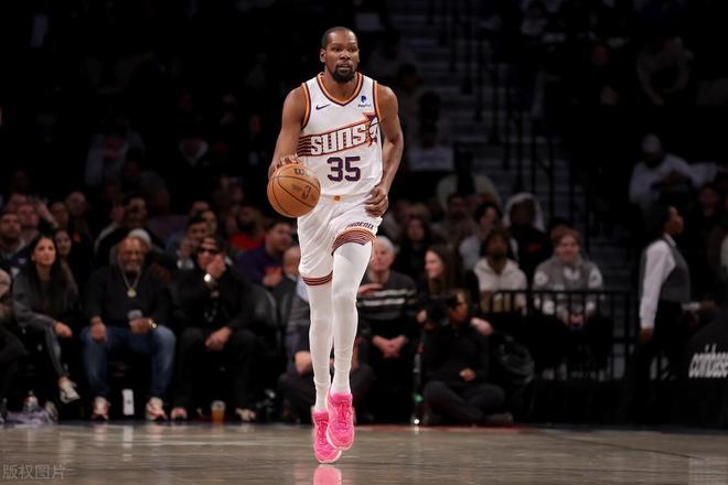 篮网完胜辽宁队，杜兰特点燃赛场